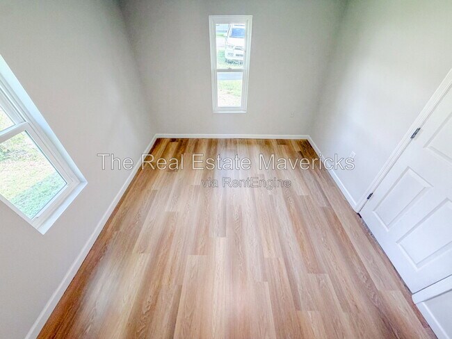 Building Photo - 132 Edgewood St