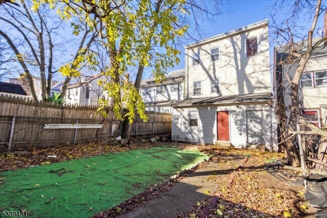 Building Photo - 512 Union Ave