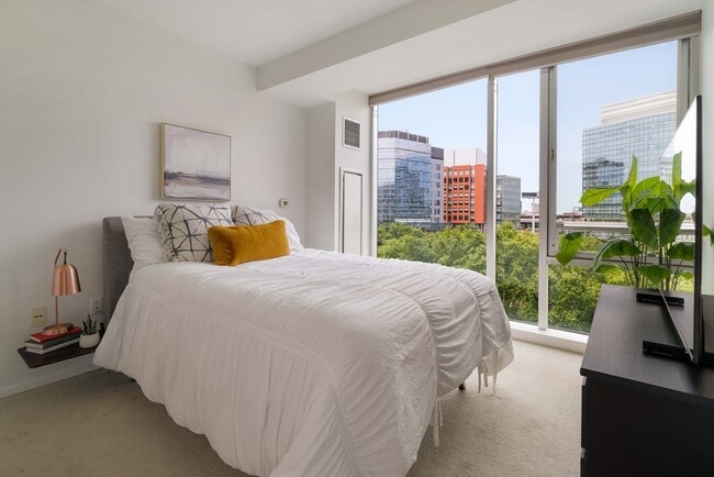 Building Photo - 2 Earhart St