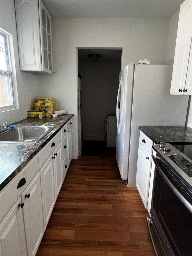 Building Photo - 707 N J St