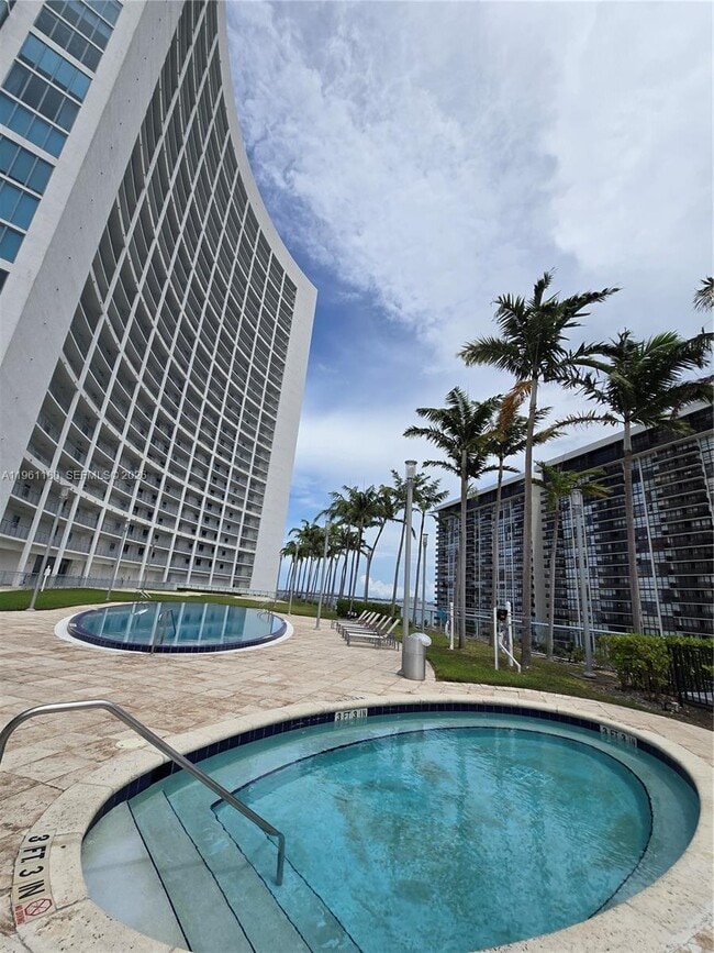 Building Photo - 601 NE 36th St