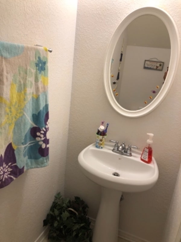 Building Photo - 431 Lake Park Way