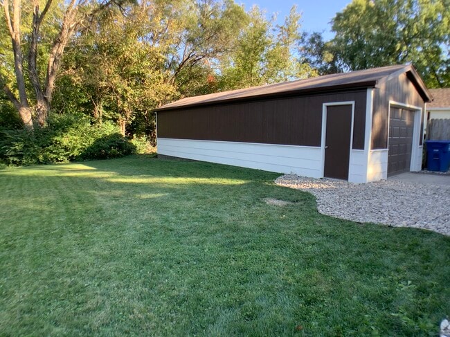 Backyard/Garage - 3935 43rd St