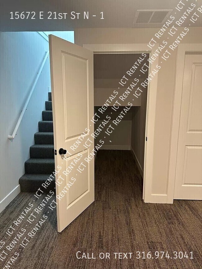 Building Photo - 15672 E 21st St N