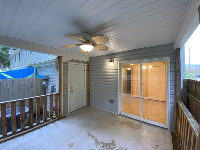 Building Photo - 568 Brookside Ct