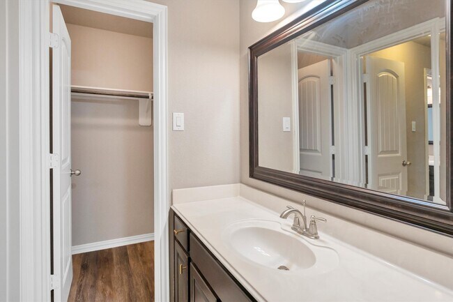 Building Photo - 6723 Mossridge Dr