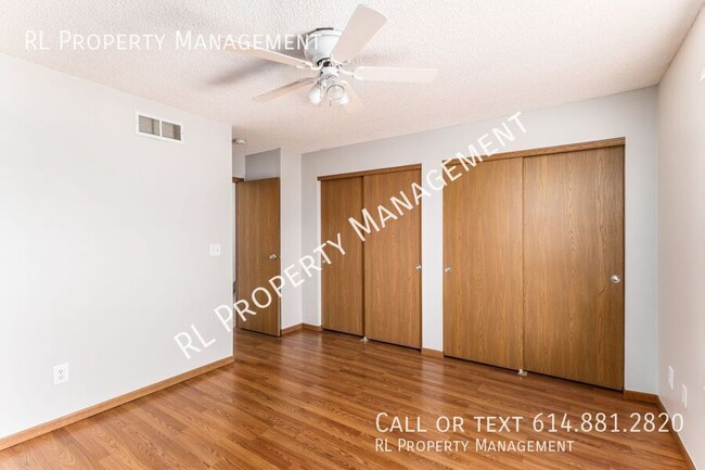 Building Photo - 2 Bedroom/2 full & 2 half Bathroom condo 1...