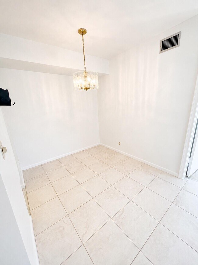 Building Photo - 7178 Golf Colony Ct