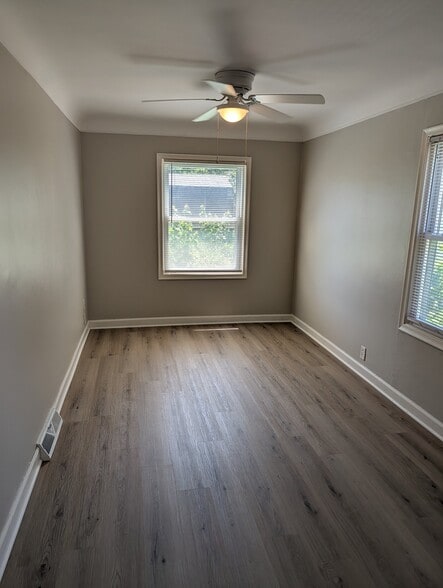 Building Photo - 21712 Lakeview St