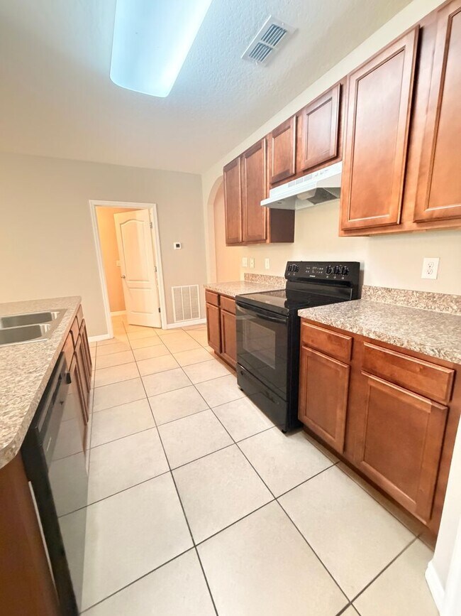 Building Photo - 4 Bedroom, 2 bathroom, spacious home in Winter Haven ...