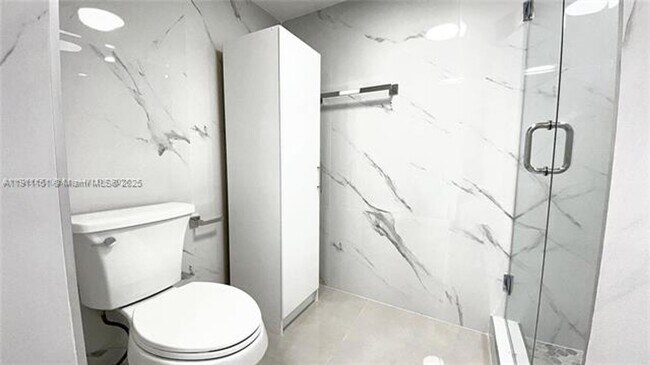 Building Photo - 1717 N Bayshore Dr