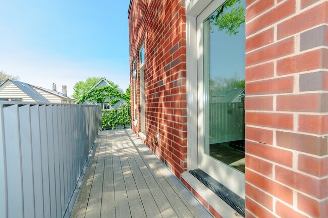 Building Photo - 2812 N Mildred Ave