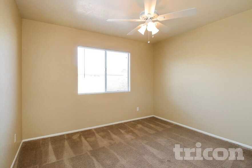 Building Photo - 11112 W Calle del Sol