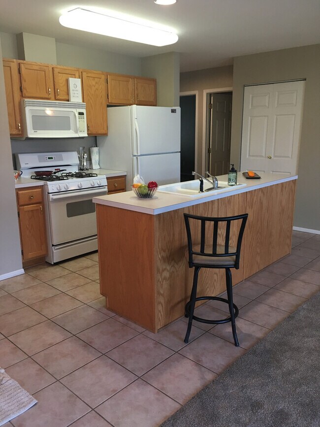 Building Photo - Your Terrace Heights Retreat- Spacious com...