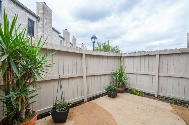 Building Photo - 8075 El Mundo St