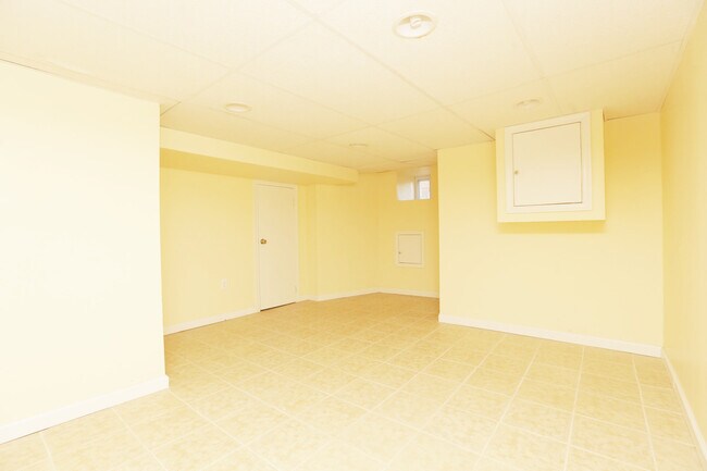 Building Photo - 2421 Christian St