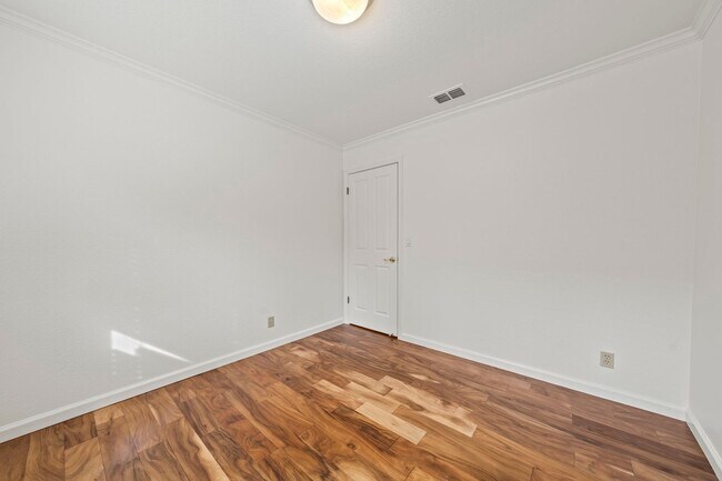 Building Photo - Single-Story El Dorado Hills Home with Vau...