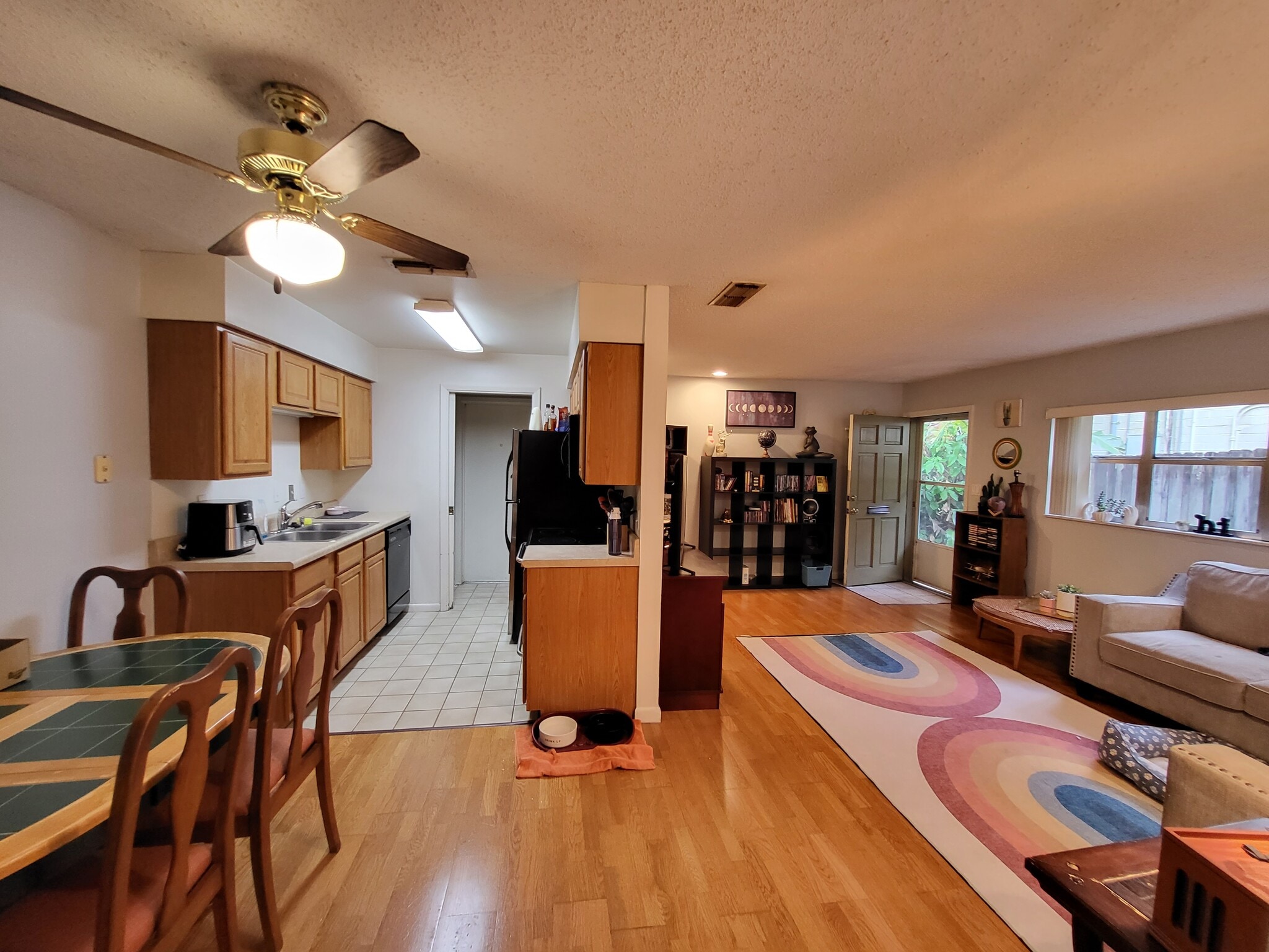 View of Kitchen and eating area. - 1210 E Jackson St