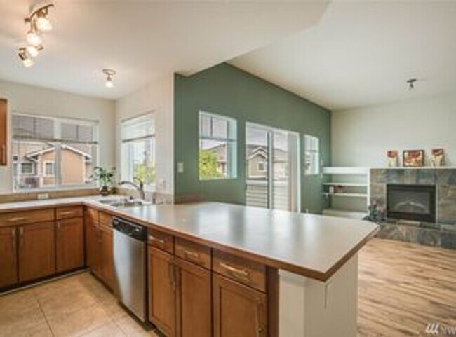 Building Photo - 4050 S 212th Ct