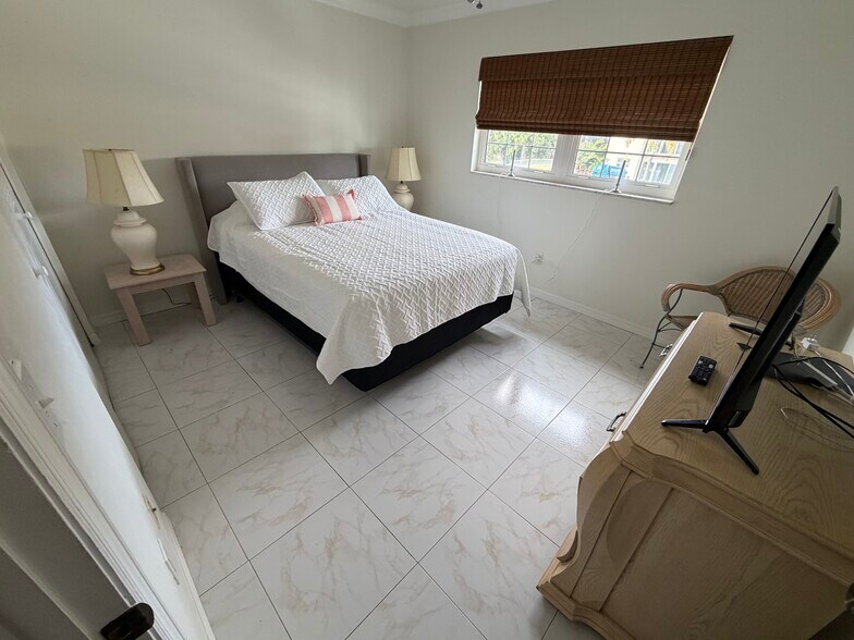 guest bedroom - 1490 Memoli Ln