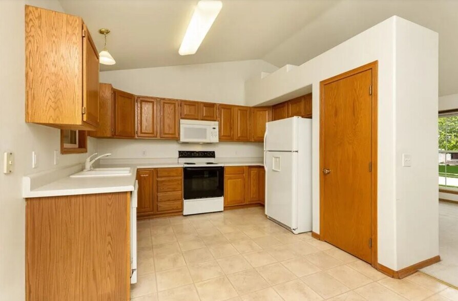 Building Photo - 2412 Emma Ave