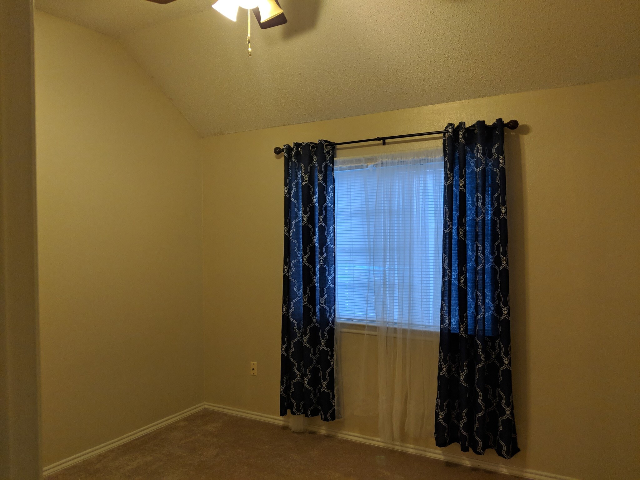 Building Photo - 1308 Meadow Lark Dr