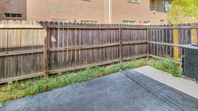 Building Photo - 168 Forest Dr