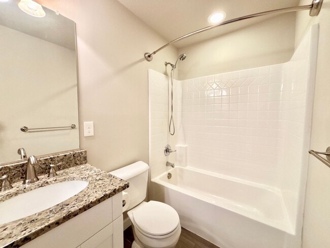 Building Photo - Gorgeous Home in Town Center Virginia Beach!