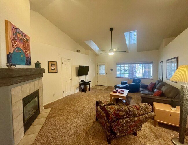 Building Photo - West-Flagstaff House (Aspen Trails)- 3 Bed, 2 Bath, 2 Car Garage Home -Students & Dogs OK! Avail....