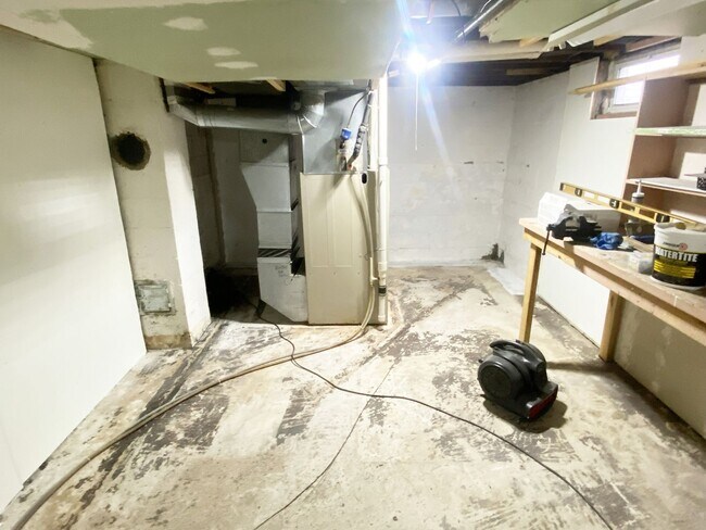 Building Photo - 4-Bedroom, 1 Bath Home on Wooded Lot near Aspirus Hospital