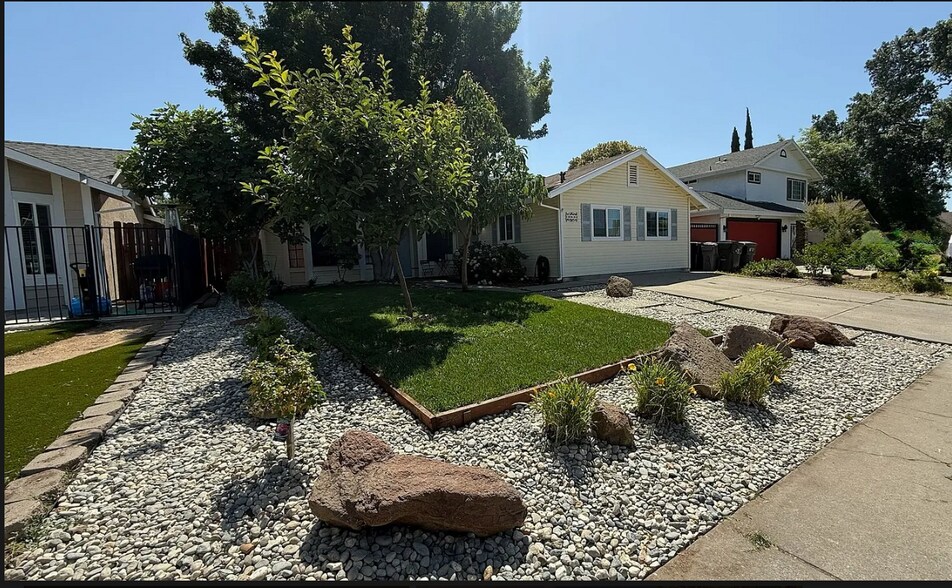 Primary Photo - 2940 Candido Dr