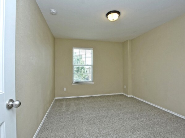 Building Photo - 111 Mancos Dr