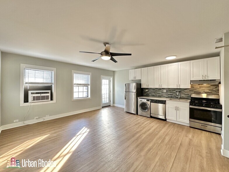 Building Photo - 730 Judson Ave