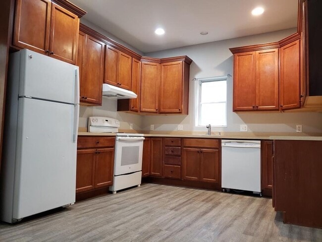 Building Photo - Newly Renovated 4 Bedroom, 1 Bath! Ready for Move-In!!!!