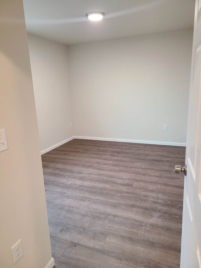 Building Photo - 3 Bedroom, 2 Bathroom Duplex