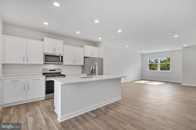 Building Photo - 16502 Green Glade Dr