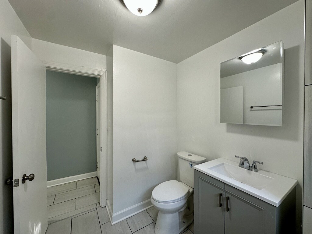 Building Photo - 6719 N California Ave