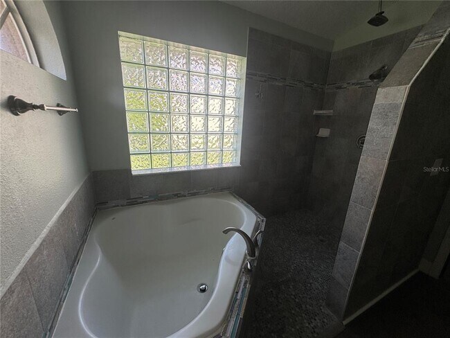 Building Photo - 10941 Mill Pond Way