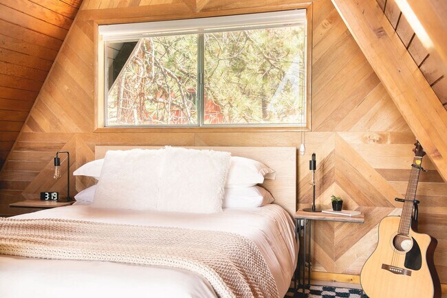 Building Photo - Fully Furnished Modern Mountain Cabin in Wrightwood 2 bedroom 1 bath