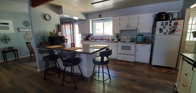 Building Photo - 105 Adams Ct