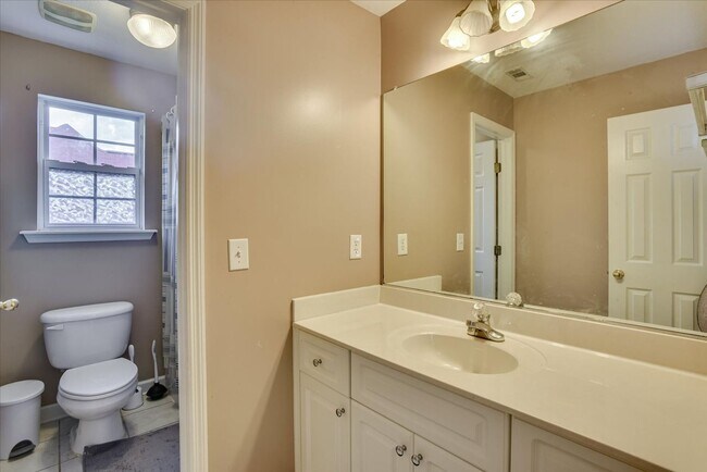 Building Photo - 5 bedroom/3.5 bathroom home in Evans with ...