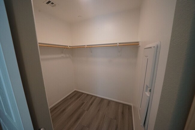 Building Photo - Showings Available Now