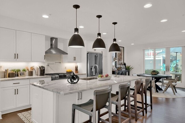 Building Photo - Stunning 3 Bed, 3 Bathroom Rental in the S...