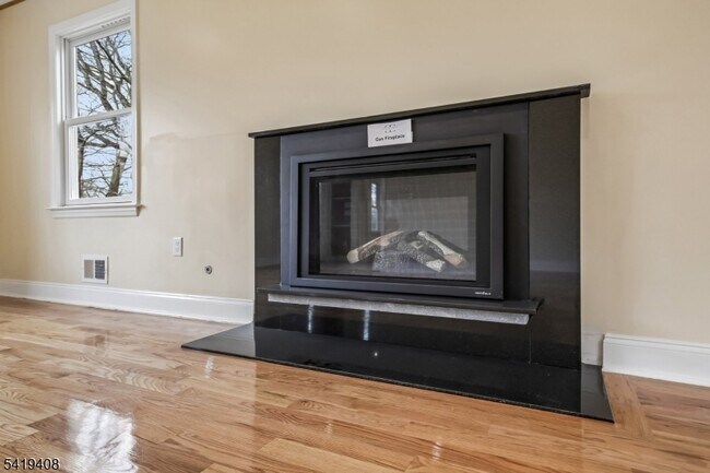 Building Photo - 215 Summit Ave