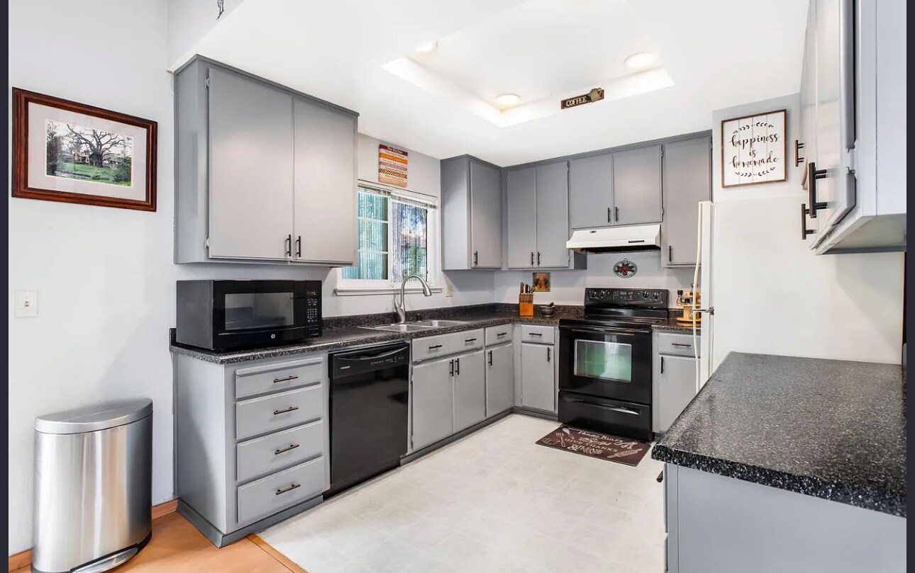 Building Photo - 5809 Sturbridge Ct