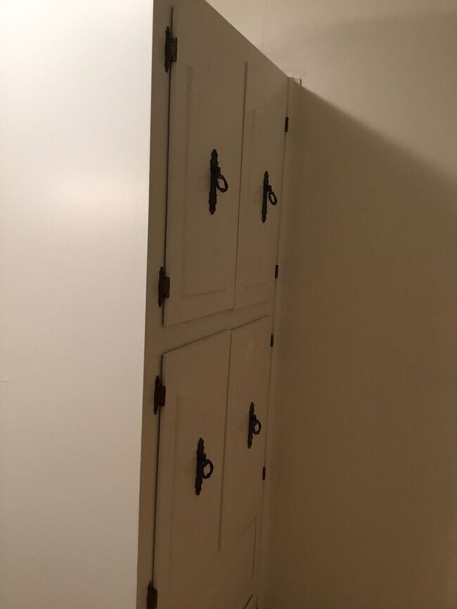 Building Photo - *3/2*SOUTHERN HILLS/SOUTHWOOD*FRESH PAINT*