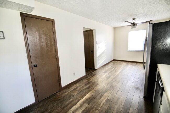 Building Photo - 7160 Lauretta Ct