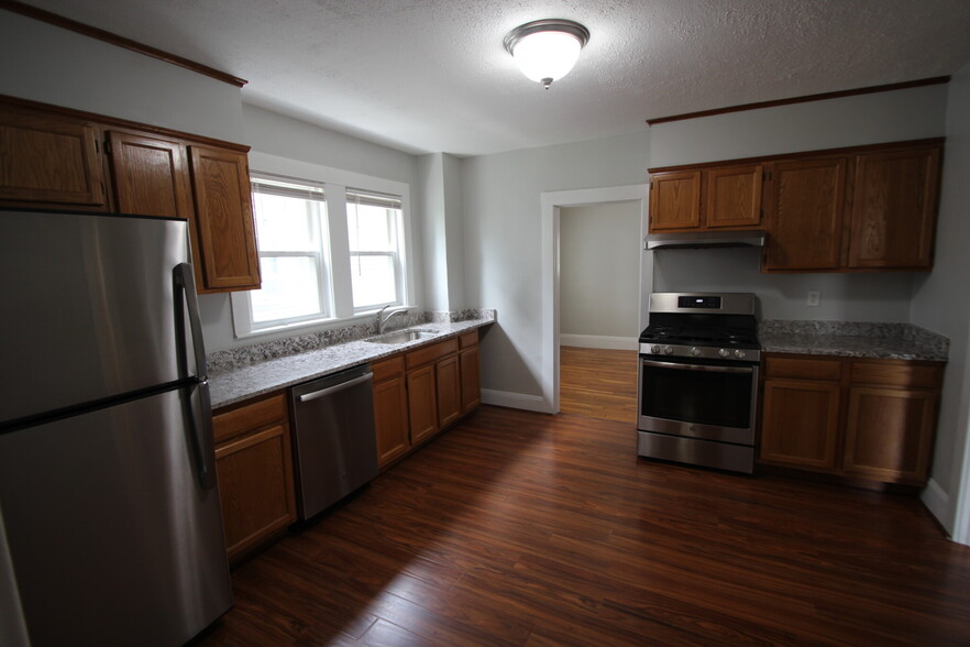 Primary Photo - 41 Chapman St