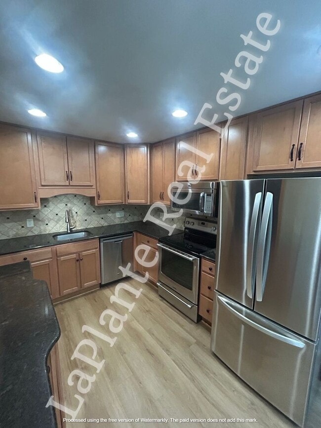 Building Photo - Charming 3-bedroom, 2-bathroom home located in the heart of Maumee