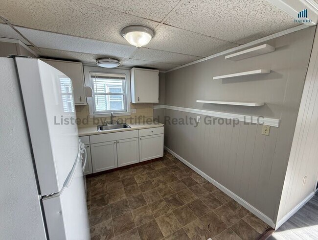 Building Photo - 85-85 Massasoit St